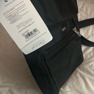 Travelon women’s black shoulder bag